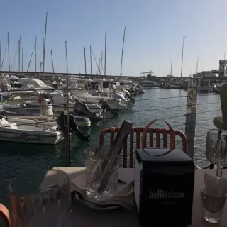 Latitude 32° terrace table beside moored boats at Funchal Marina