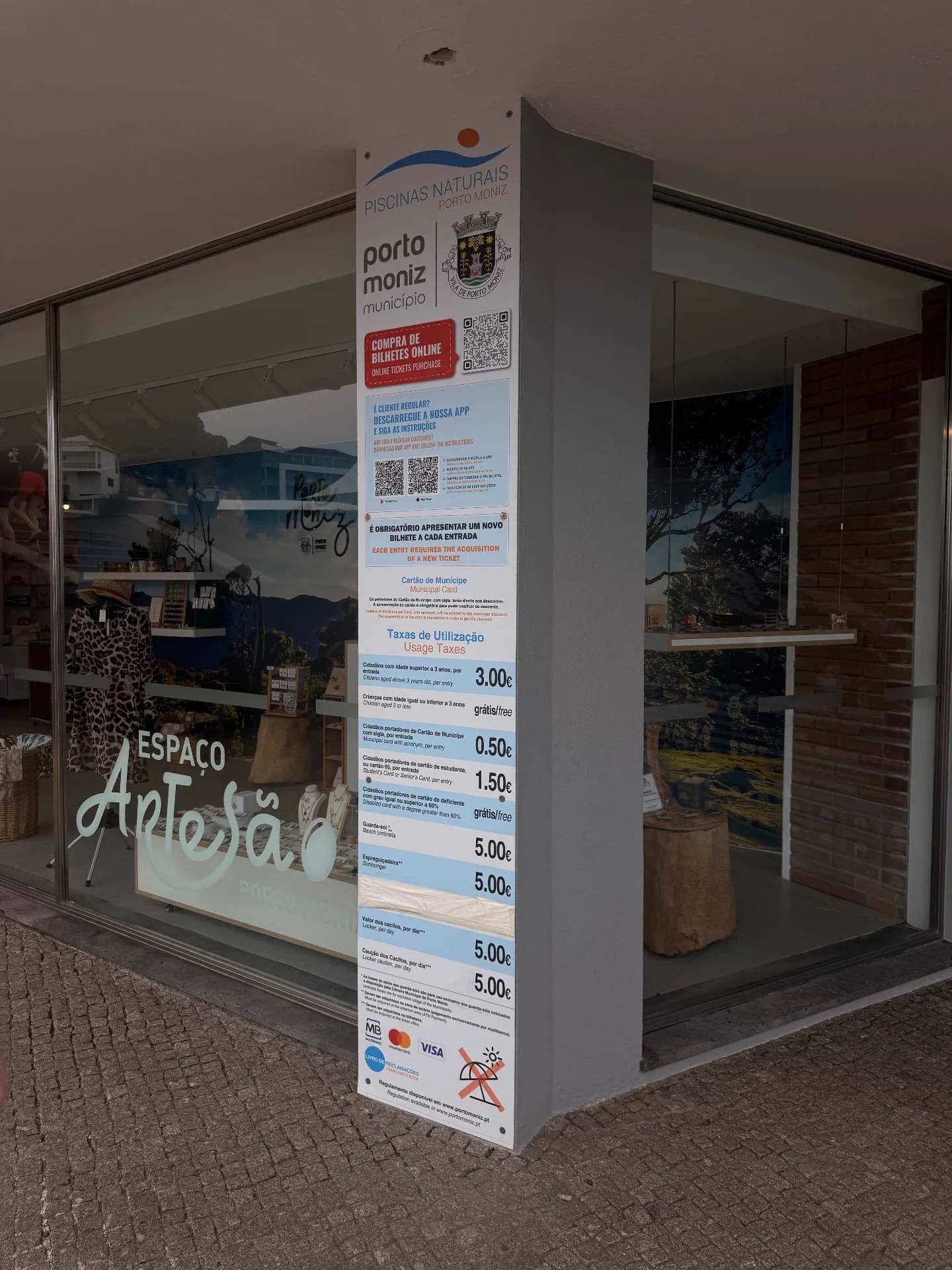 Price board at the Porto Moniz natural pools: €3 entry, €1.50 students and seniors