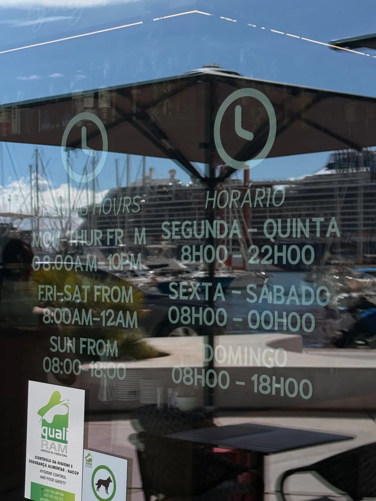 Beanup opening hours on the door, Funchal Marina