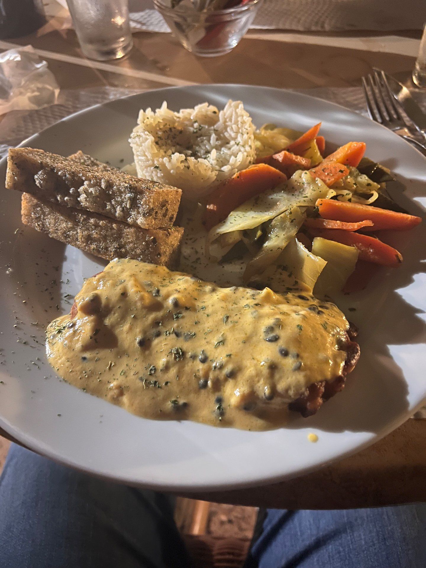 Chicken breast in creamy peppercorn sauce with rice and vegetables at the Casa de Chá, Quinta do Arco, Santana, Madeira