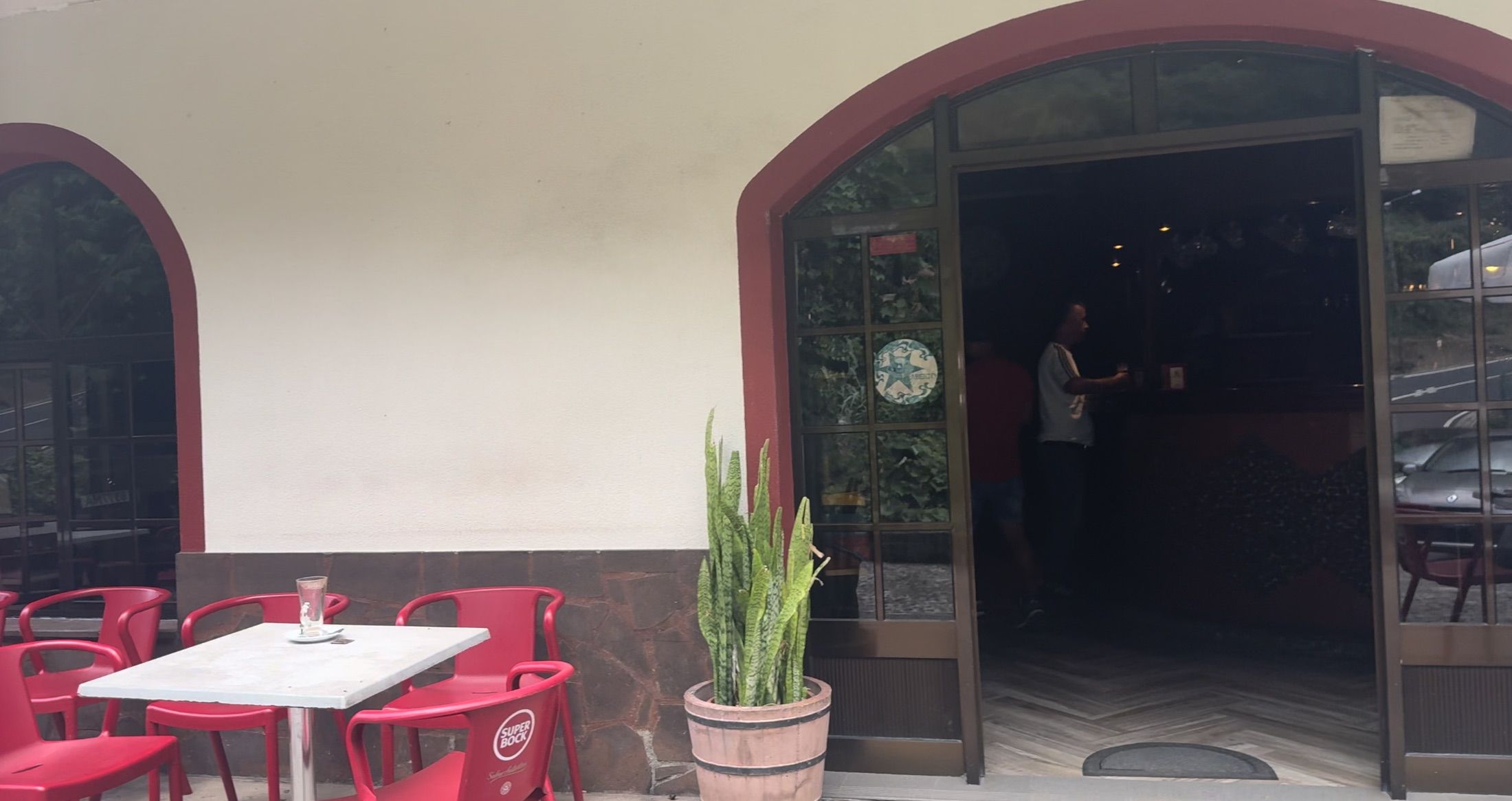 The front door of O Arco