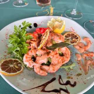 Prawn cocktail with avocado, cocktail sauce and lemon at 3 L's Restaurant in Funchal