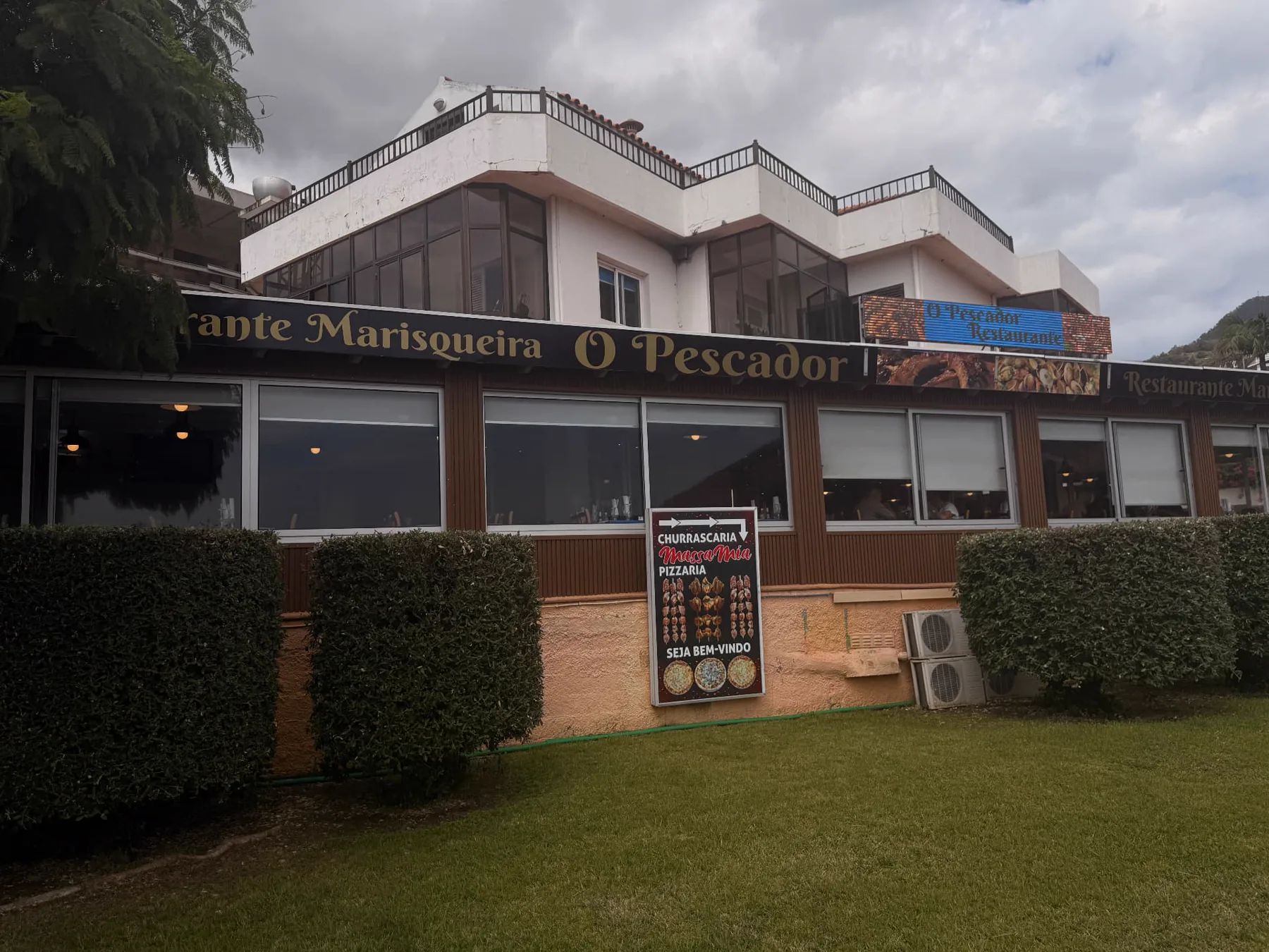 Front of Restaurante Marisqueira O Pescador in Machico