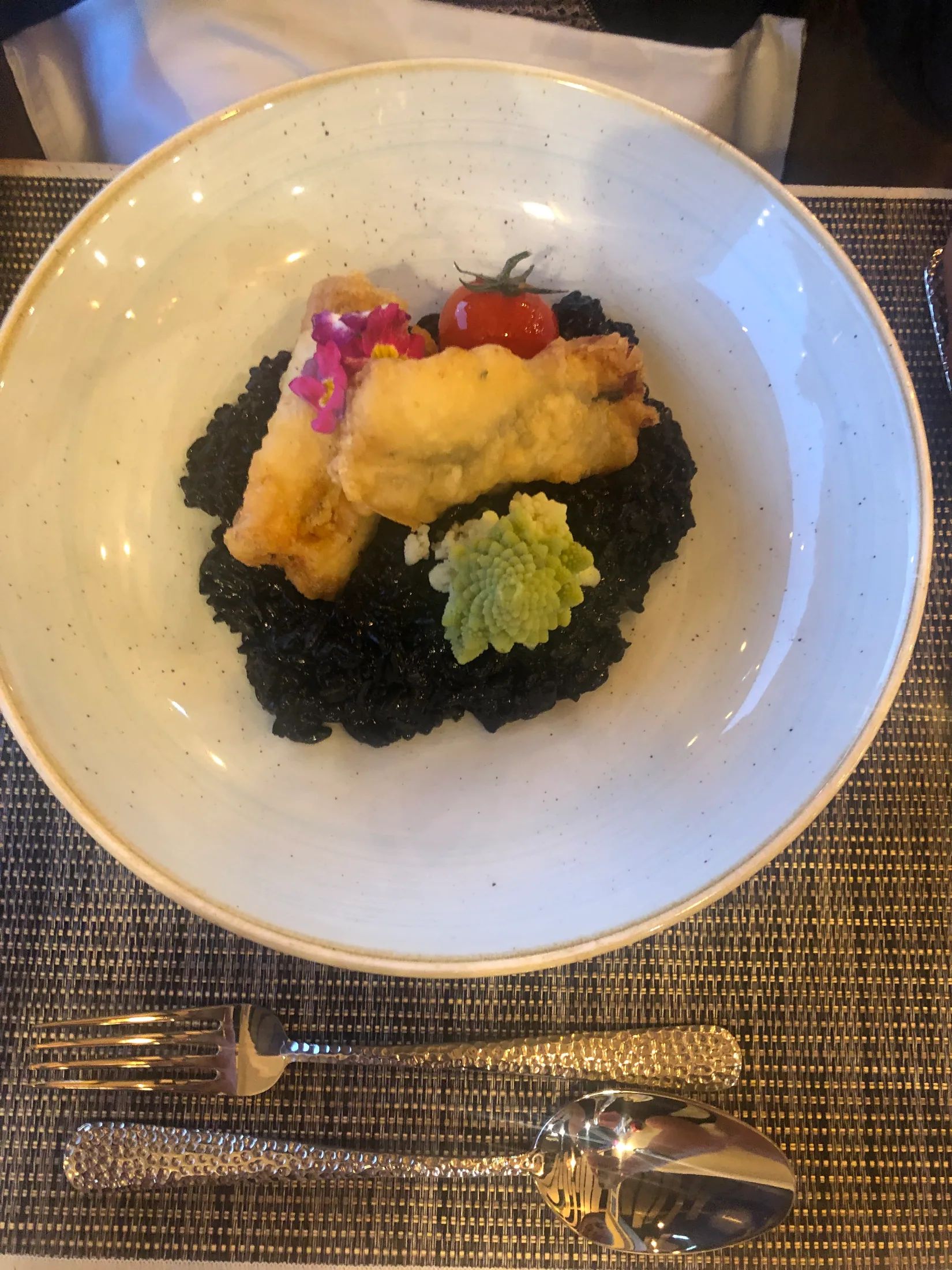 FILETE DE PEIXE-SCABBARDFISH CROCANTE com arroz à tinta de lula